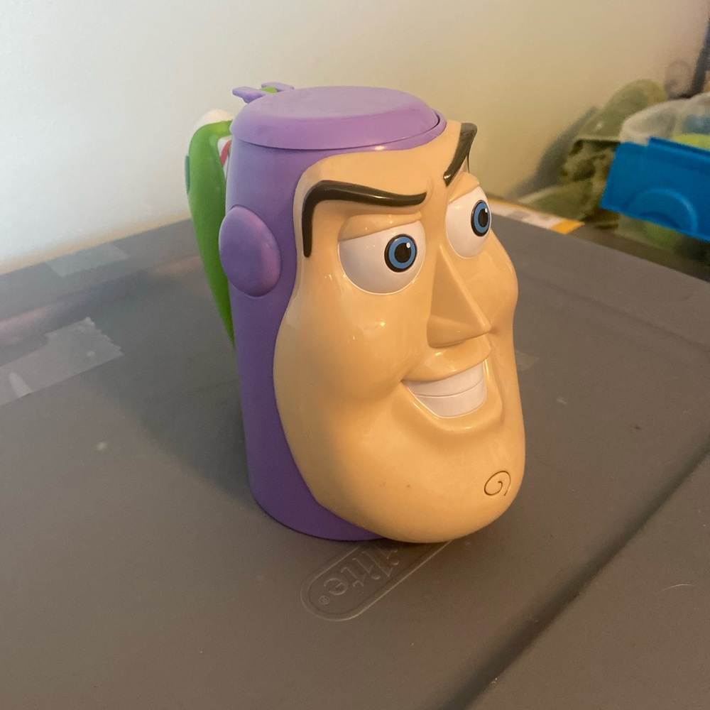 Pixar Disney On Ice Buzz Lightyear 7" Flip Top Lid Drink Snack Container Toy